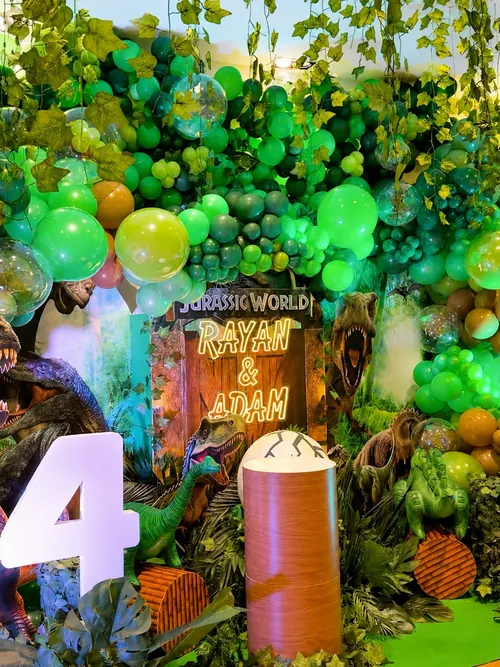 A themed backdrop for photographs &mdash; Royal Birthday at Treasure Island Dubai